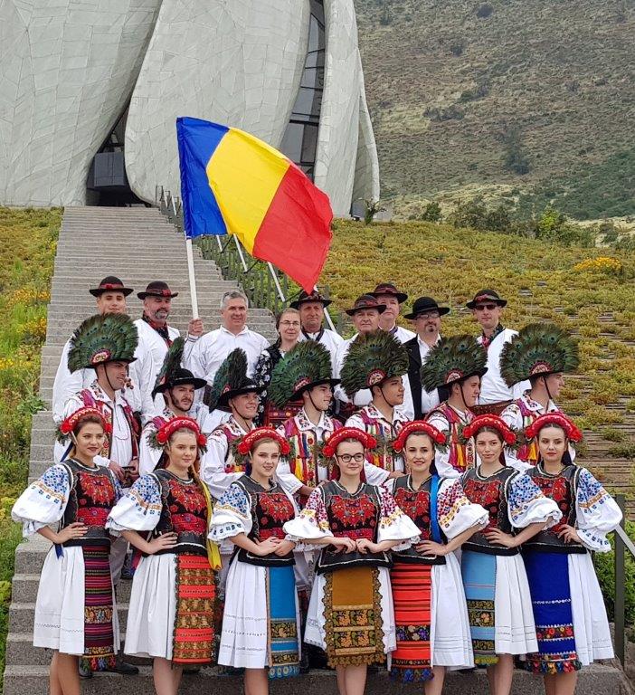 Ansamblul Folcloric Sinca Noua in Penalolen, Chile 2017, Poza de grup la Templul Bahai